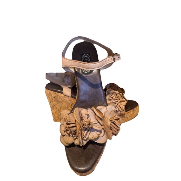 salpy Shoes Women's‎ Tan Fllowers Cork Wedge Heels Size 5.5 - Picture 2 of 5